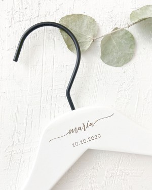 PERSONALIZED WHITE HANGER WITH ENGRAVED NAME AND DATE