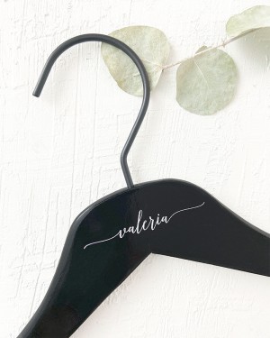 BLACK PERSONALIZED HANGER WITH ENGRAVED NAME
