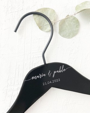 BLACK PERSONALIZED HANGER WITH ENGRAVED NAMES AND DATE