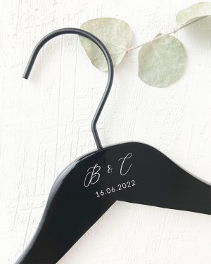 BLACK PERSONALIZED HANGER WITH ENGRAVED INITIALS AND DATE
